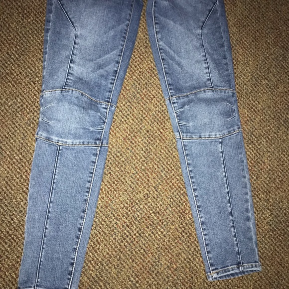 NO LONGER FOR SALE American Eagle Ankle Jeans - Picture 4 of 8